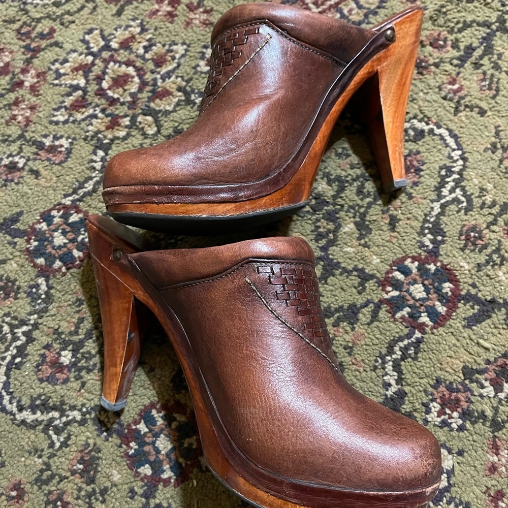 Vintage 1970s Wild Pair Wooden Heel – Brown Leather Clogs – Boho Disco Retro